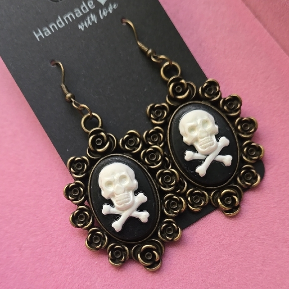 Skull Cameo Dangle Earrings, NWT - Picture 2 of 8